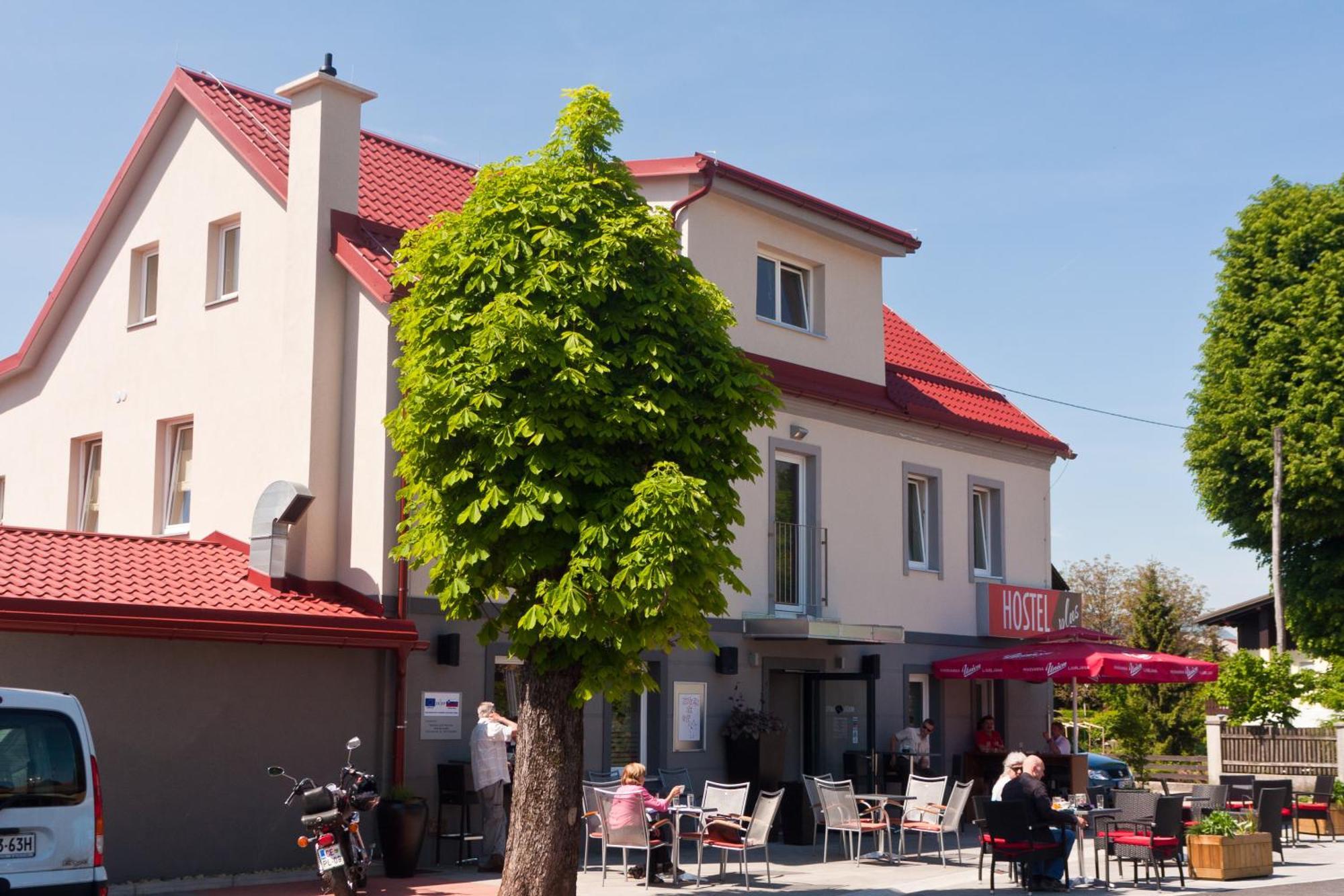 Petrovče Hostel Plus Caffe מראה חיצוני תמונה